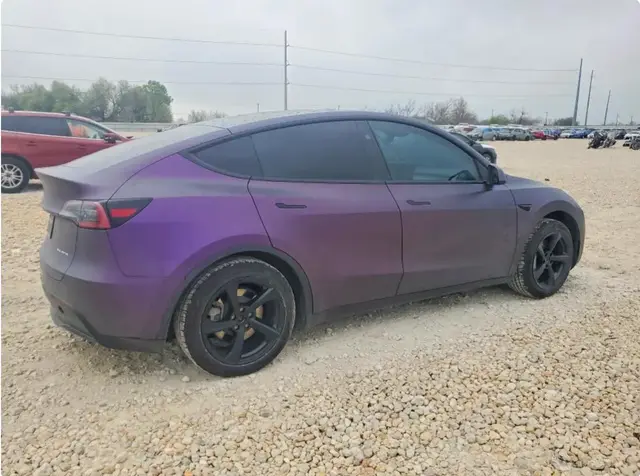 TESLA MODEL Y 2024