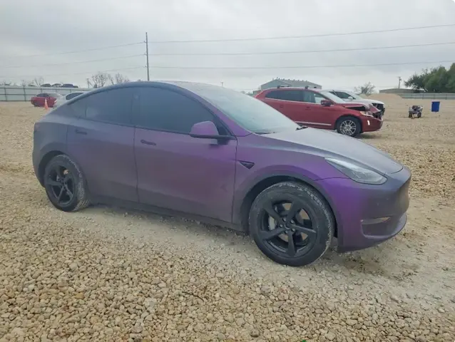 TESLA MODEL Y 2024
