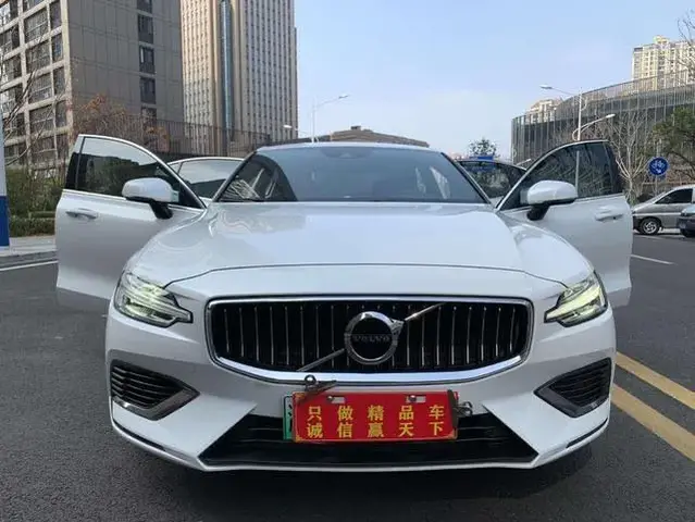 VOLVO S60 LUXURY 2021