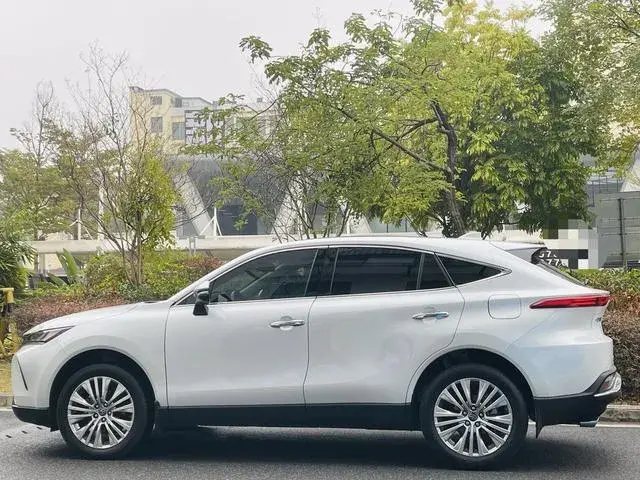 TOYOTA HARRIER PREMIUM 2023