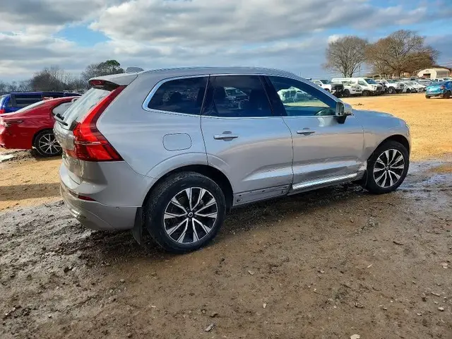 VOLVO XC60 PLUS 2023
