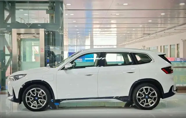BMW IX1 2023