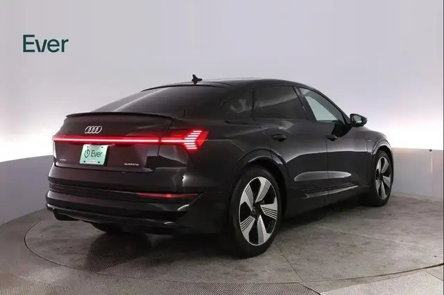 AUDI E-TRON R-DYNAMIC LUXURY EDITION 2021