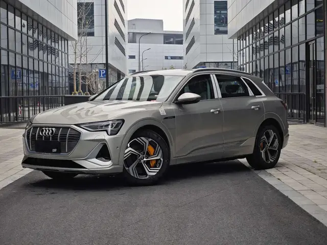 AUDI E-TRON 50 QUATTRO 2025