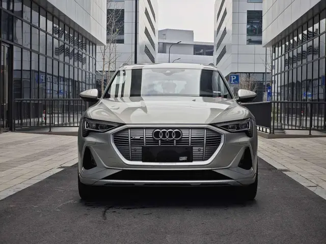 AUDI E-TRON 50 QUATTRO 2025