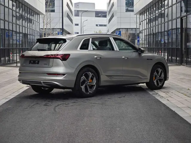 AUDI E-TRON 50 QUATTRO 2025