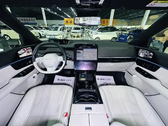 HONDA P7 2025