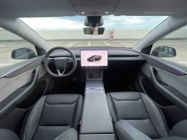TESLA MODEL Y 2025
