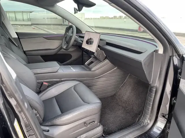 TESLA MODEL Y 2025