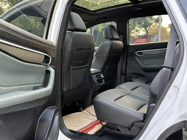 GEELY OKAVANGO PREMIUM 2023