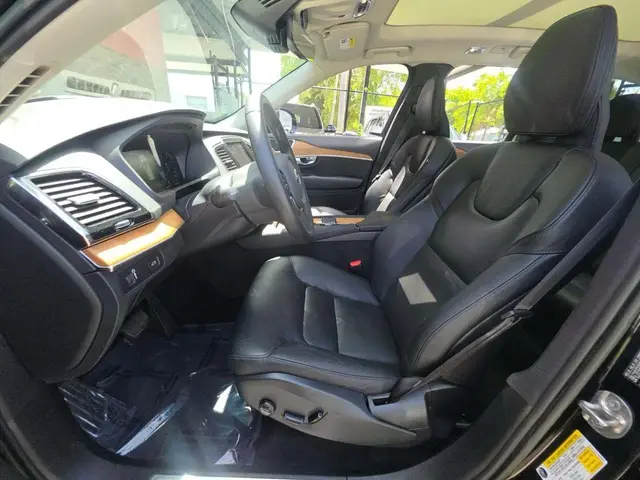 VOLVO XC90 T6 MOMENTUM 7-PASSENGER 2022