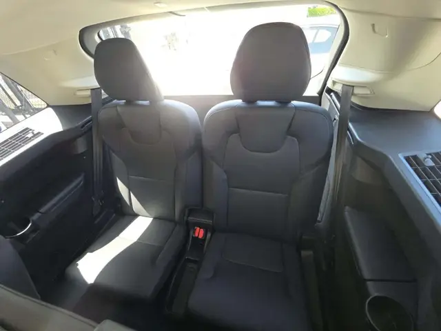 VOLVO XC90 T6 MOMENTUM 7-PASSENGER 2022