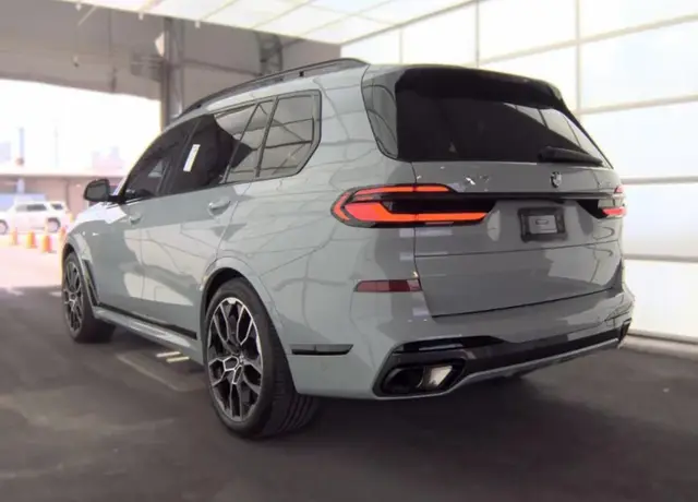 BMW X7 SPORTS ACTIVITY VEHICLE 2024