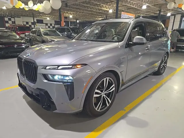 BMW X7 SPORTS ACTIVITY VEHICLE 2023