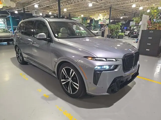 BMW X7 SPORTS ACTIVITY VEHICLE 2023