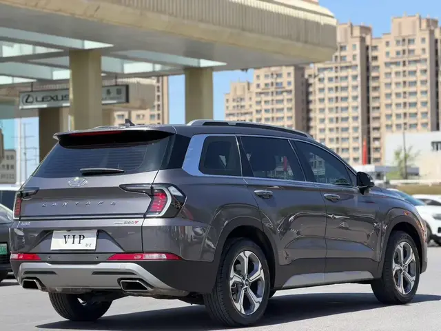 HYUNDAI SANTA FE TRAVELER 380T 2023