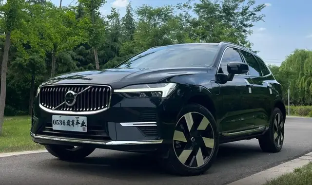 VOLVO XC60 AWD LONG RANGE SMART LUXURY EDITION 2023
