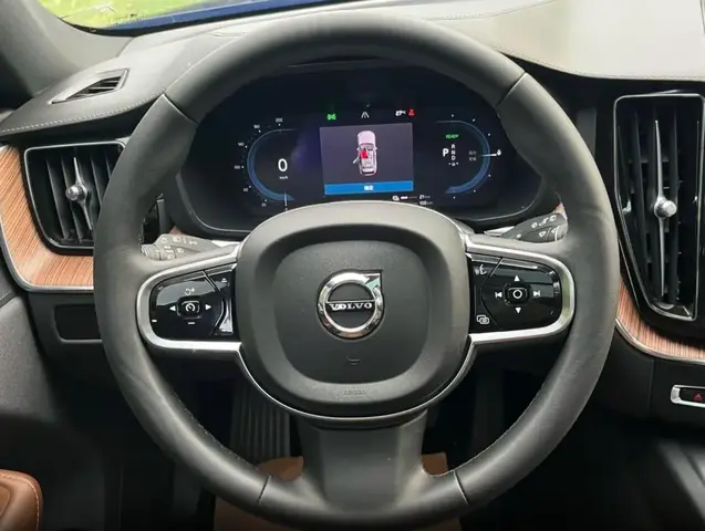 VOLVO XC60 AWD LONG RANGE SMART LUXURY EDITION 2023