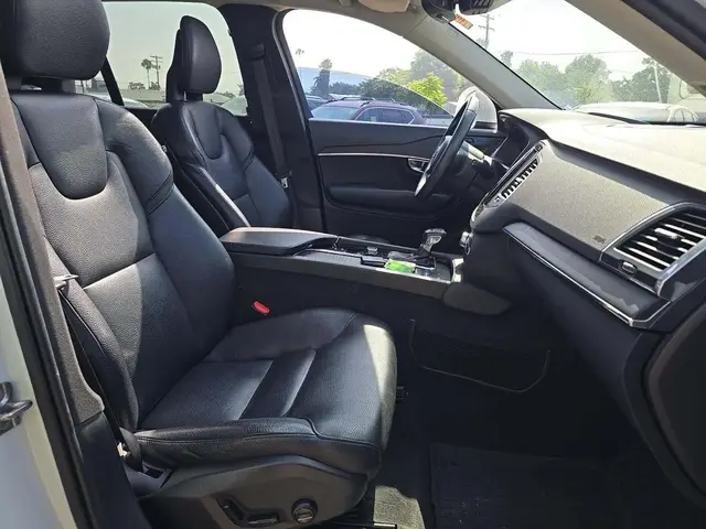 VOLVO XC90 T6 MOMENTUM 6-PASSENGER 2019