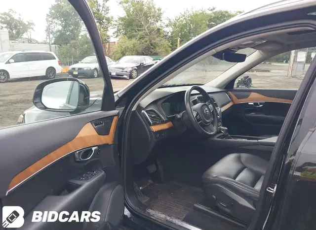 VOLVO XC90 T6 MOMENTUM 6 PASSENGER 2021