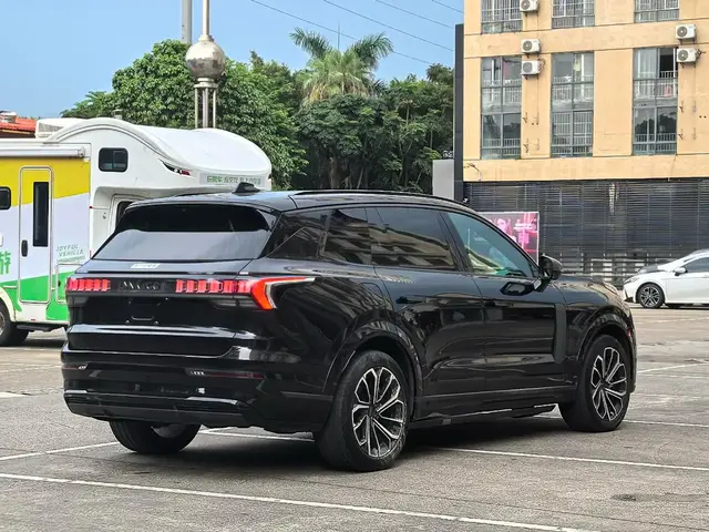LYNK & CO 09 EM-P 2023