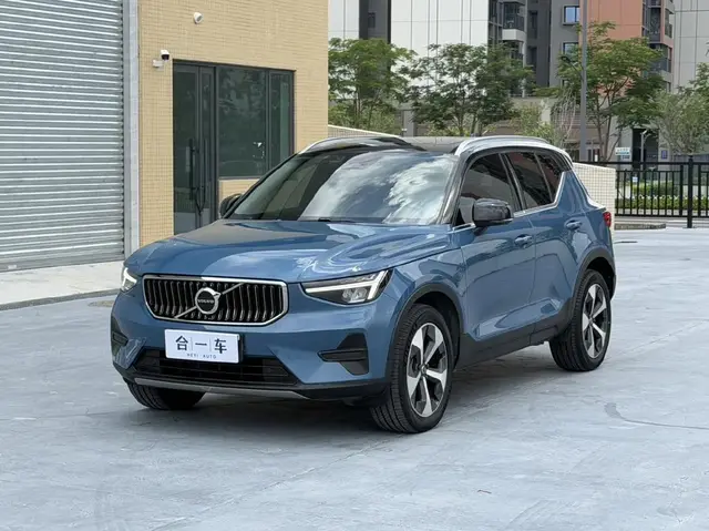VOLVO XC40 LUXURY 2022