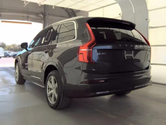 VOLVO XC90 B5 CORE 7-PASSENGER 2022