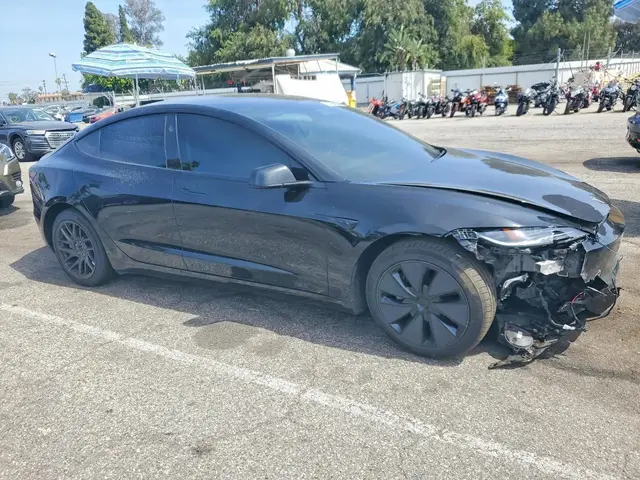 TESLA MODEL 3 2025