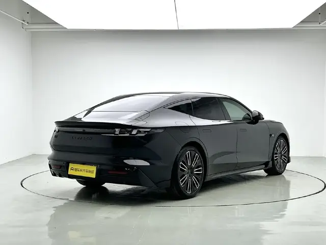 LYNK & CO 10 EM-P 2025