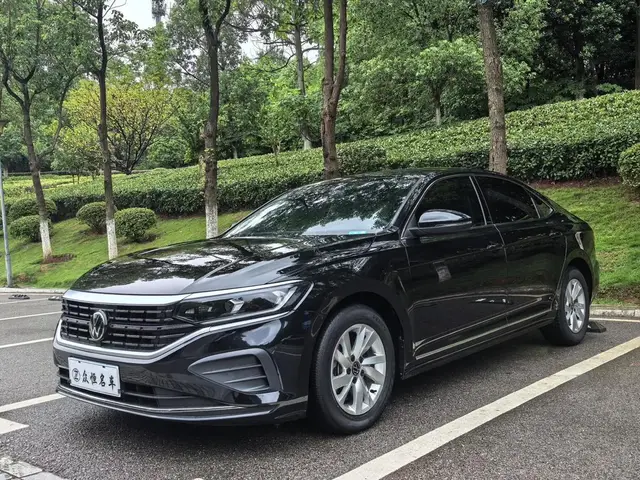 VOLKSWAGEN PASSAT 2023