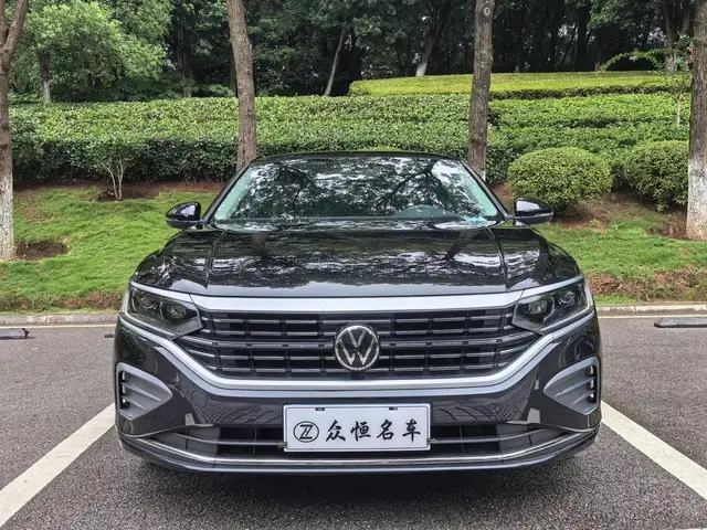 VOLKSWAGEN PASSAT 2023