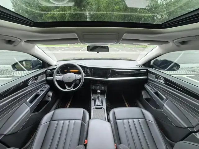 VOLKSWAGEN PASSAT 2023