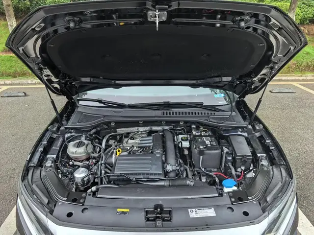 VOLKSWAGEN PASSAT 2023