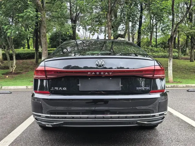VOLKSWAGEN PASSAT 2023