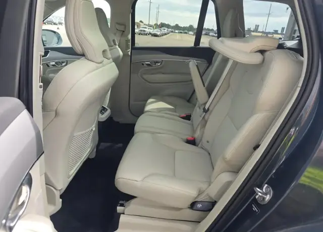 VOLVO XC90 T5 MOMENTUM 7-PASSENGER 2022