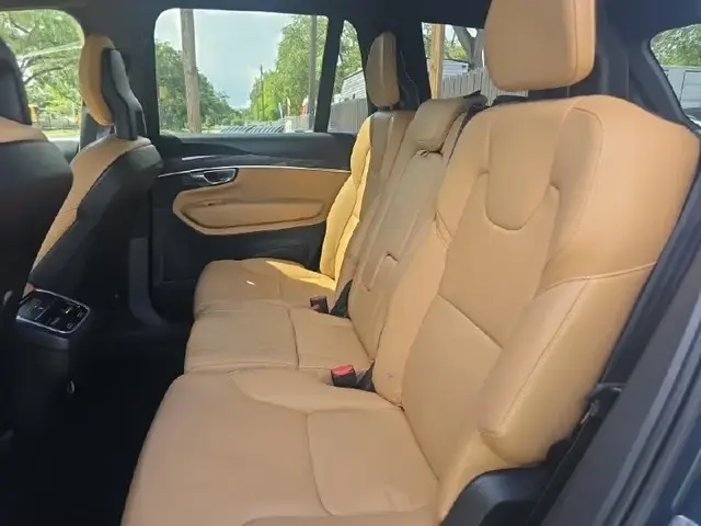 VOLVO XC90 T6 MOMENTUM 7-PASSENGER 2018