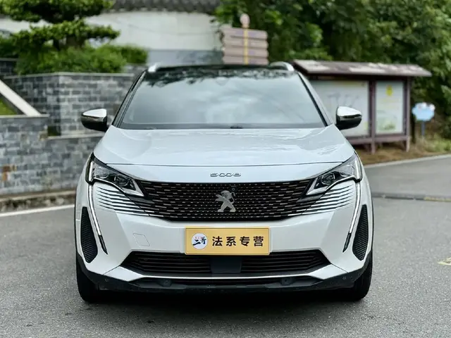 PEUGEOT 5008 2021