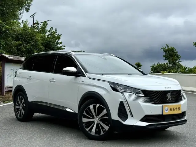 PEUGEOT 5008 2021