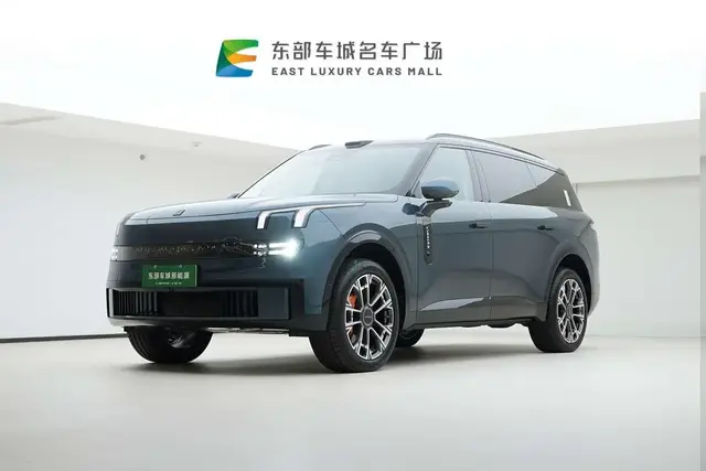 LYNK & CO 900 2025