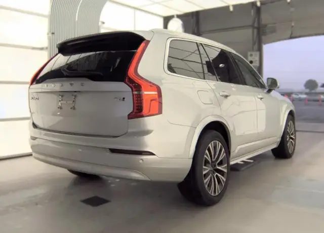 VOLVO XC90 T6 MOMENTUM 6-PASSENGER 2021
