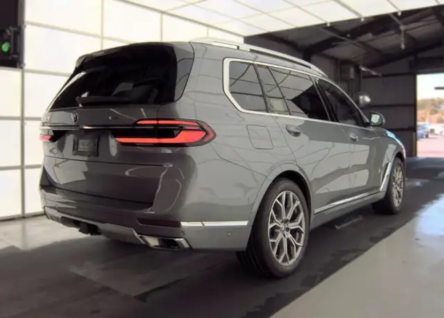 BMW X7 SPORTS ACTIVITY VEHICLE 2023