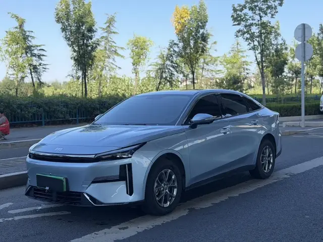 GEELY L6 2025