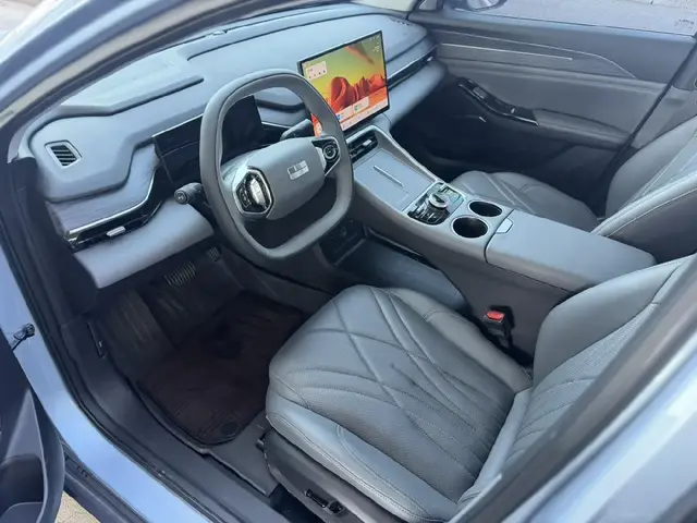 GEELY L6 2025