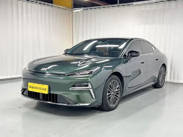 GEELY STAR 8 PHEV 2025