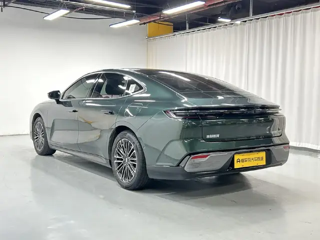 GEELY STAR 8 PHEV 2025