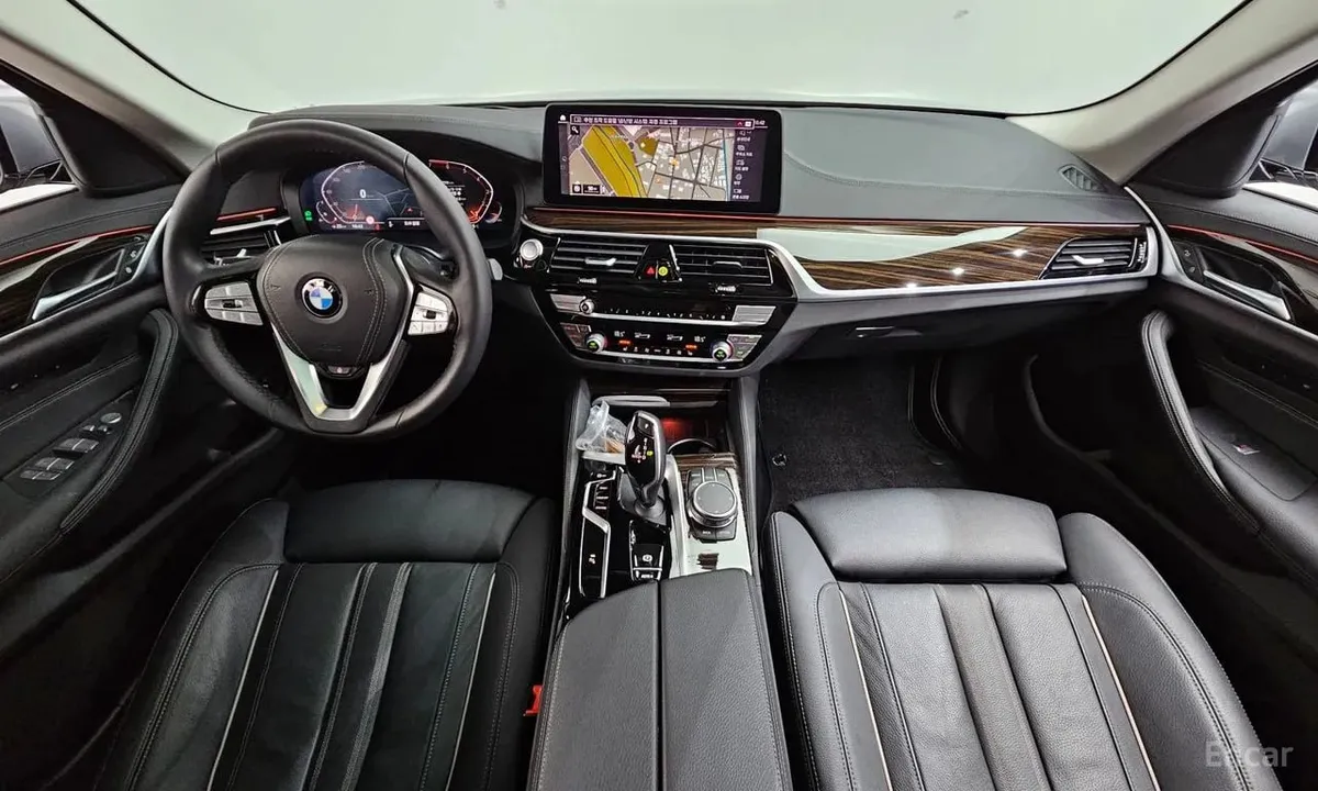 BMW 520I LUXURY 2023