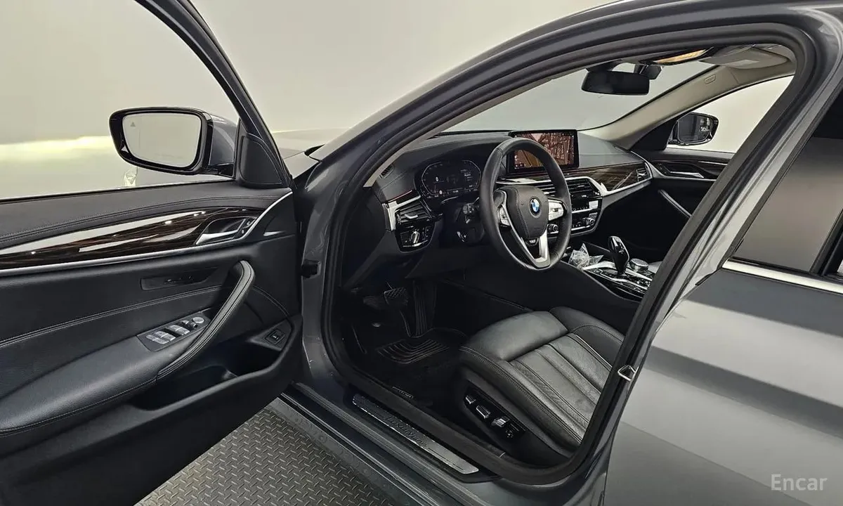 BMW 520I LUXURY 2023