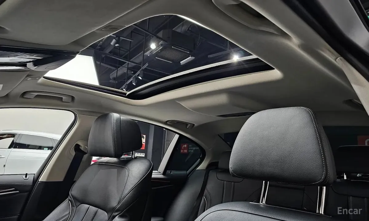 BMW 520I LUXURY 2023