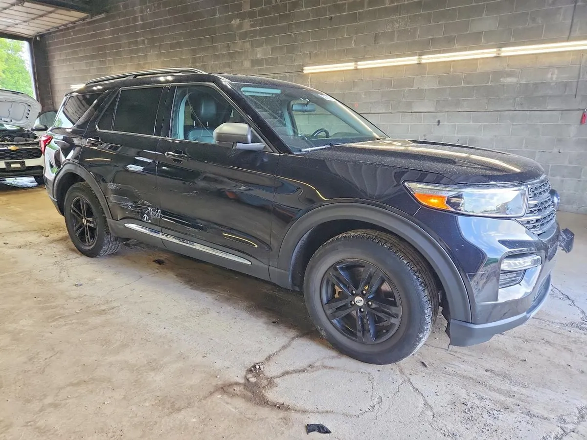 FORD EXPLORER XLT 2022