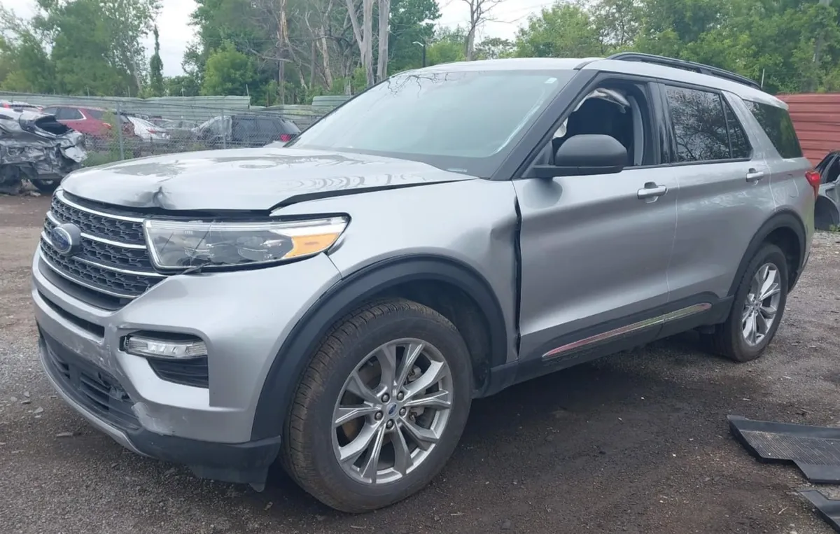 FORD EXPLORER XLT 2023